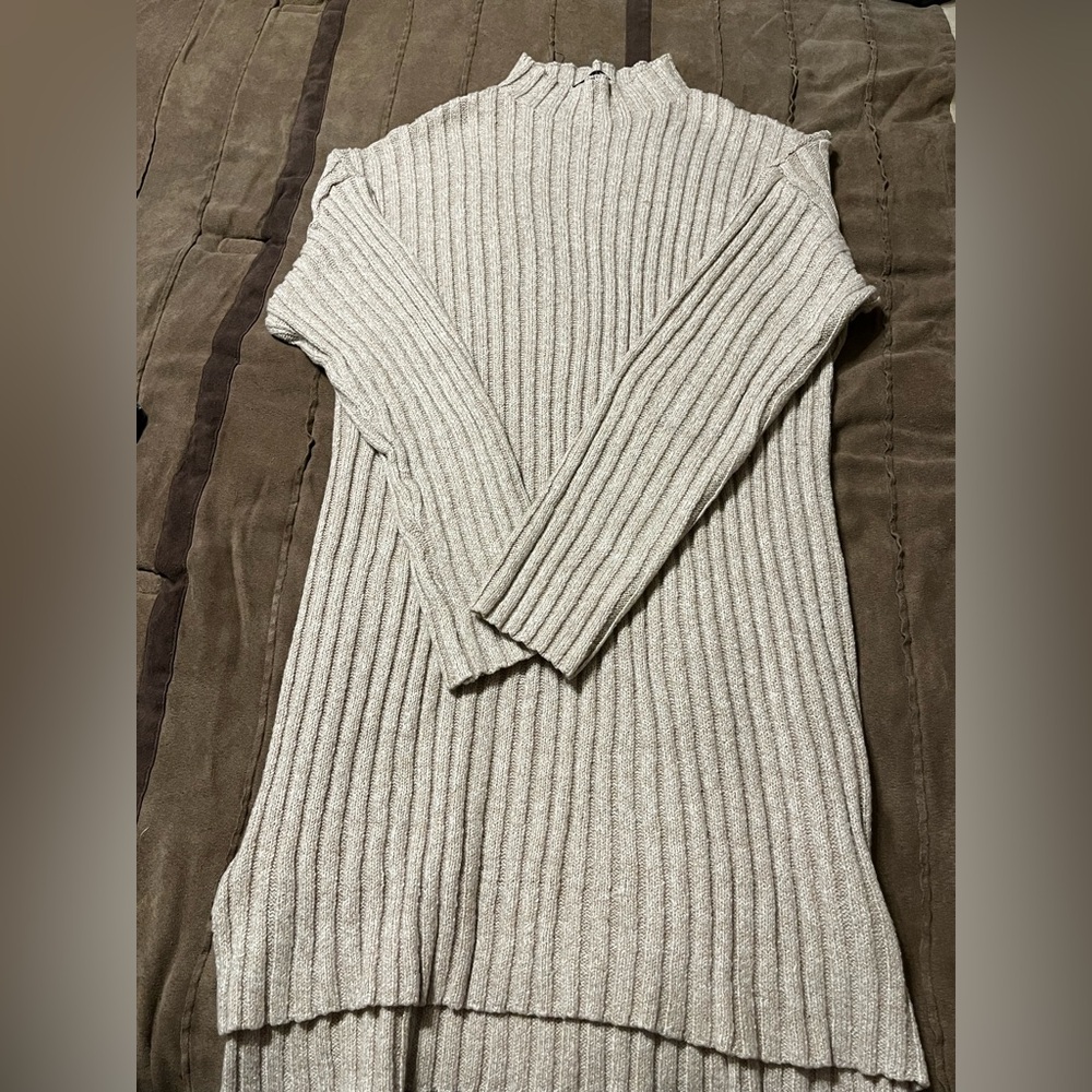 Sweater long sleeve long length can be worn as sweater dress great w leggings